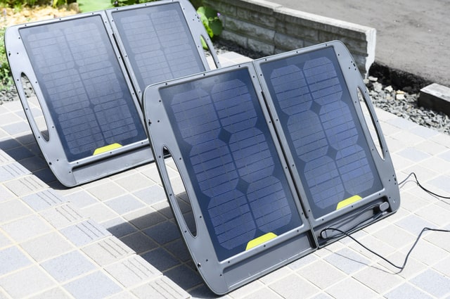 キャンパー必見！ソーラーパネルをキャンピングカーに搭載する方法